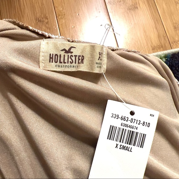 NWT! 🎁 3/20 Hollister gold velvet off-the-shoulder crop top, XS - Picture 3 of 3